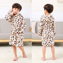 Cartoon Children's Robe Flannel Baby Bathrobe Long Sleeve Hooded Kids Bath Robe Lovely Animal Child Boy Girls Robes Kids Clothes